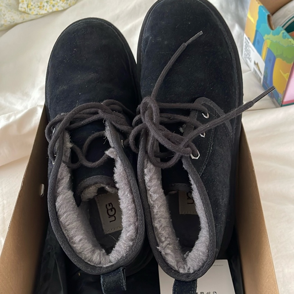 Mens uggs, size 9